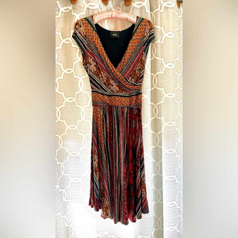 High quality, beautiful dress. Perfect for vacation or just a summer stroll.